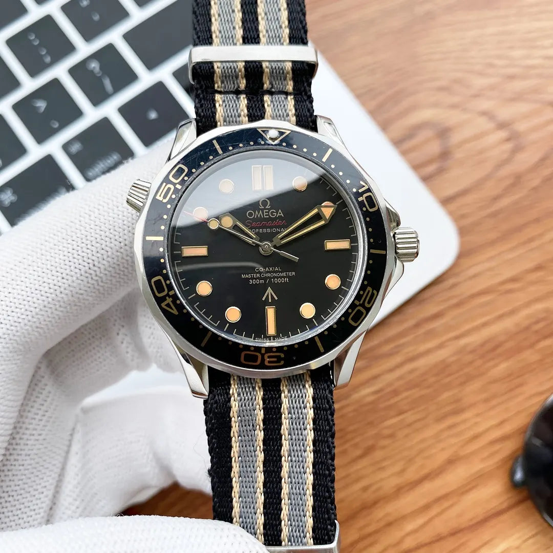 Omega Seamaster Black NATO - Hình 3