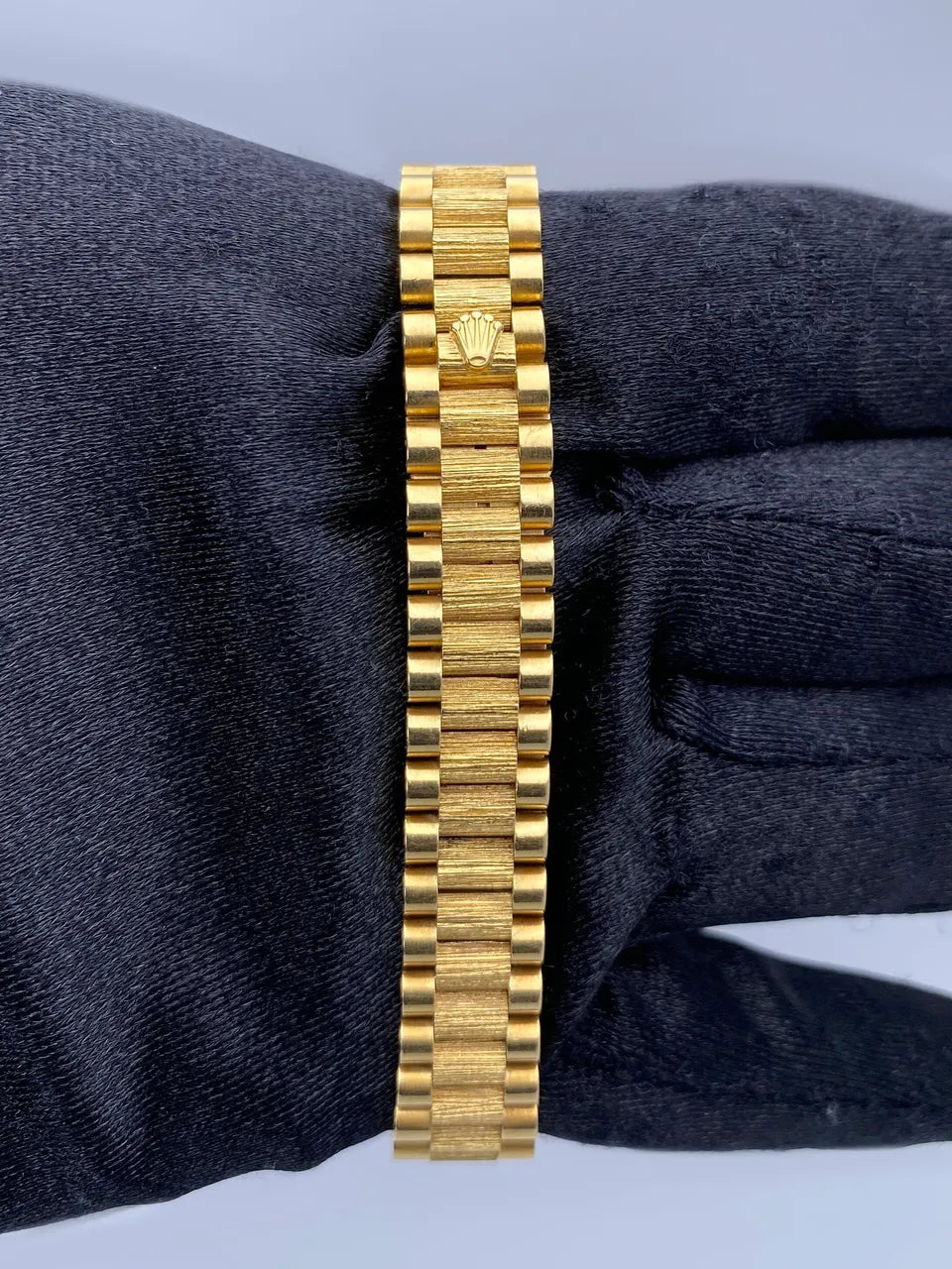 Rolex Gold Diamond Black Dial - Hình 4