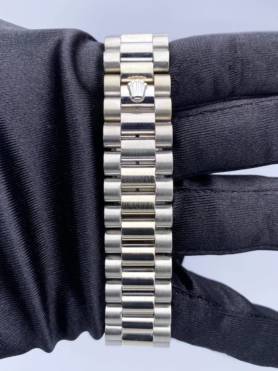 Rolex Day-Date Silver Diamond dial - Hình 6