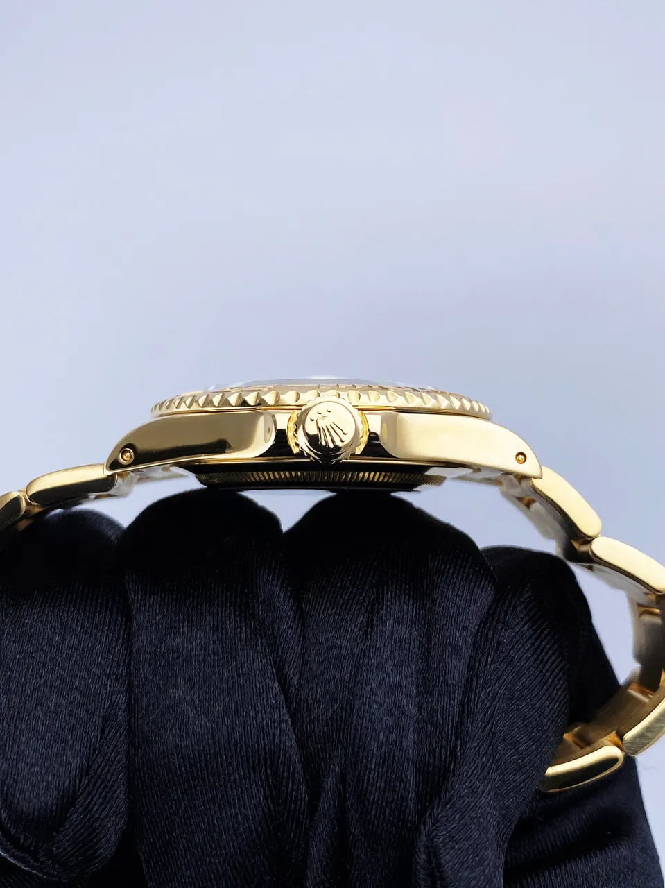 white Rolex Yacht-Master Gold - Hình 3