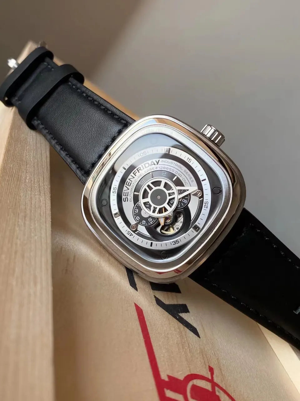 SevenFriday Q3/01 Watch - Hình 5